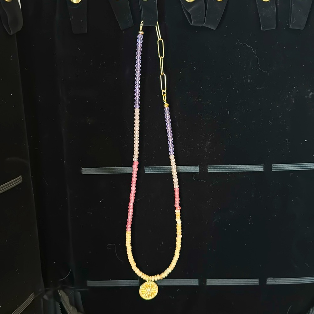 Jane Win
Modern Coin Jewelry with Meaning
